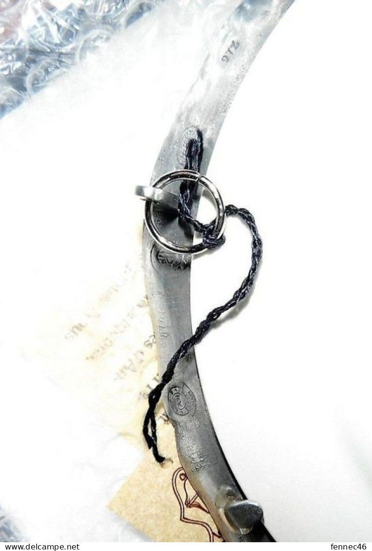 *Assiette- Saint-Clément - à Suspendre Avec Pourtour En étain Des étains De La Fontaine - Saint Clément (FRA)