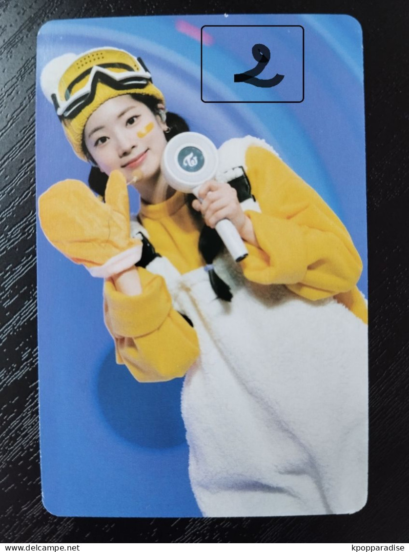 Photocard K POP Au Choix  TWICE 2024 Season's Grettings News Room Dahyun - Andere & Zonder Classificatie