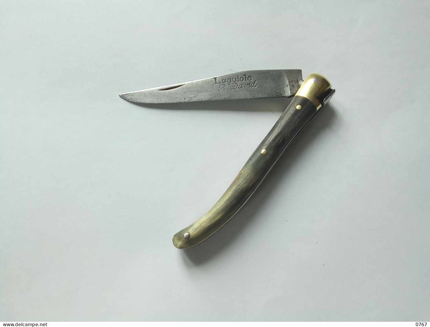 Ancien Couteau Pliant Laguiole Signé R. David Manche En Corne Métal Décoré Vintage ( Bazarcollect28 ) - Messer