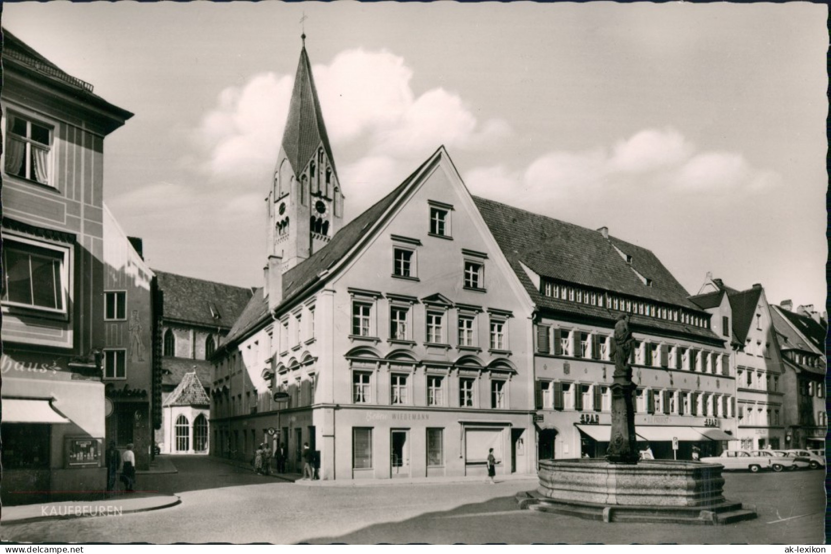 Kaufbeuren Neptunbrunnen Häuser Partie Mit Kirche, Geschäft, Autos 1960 - Kaufbeuren