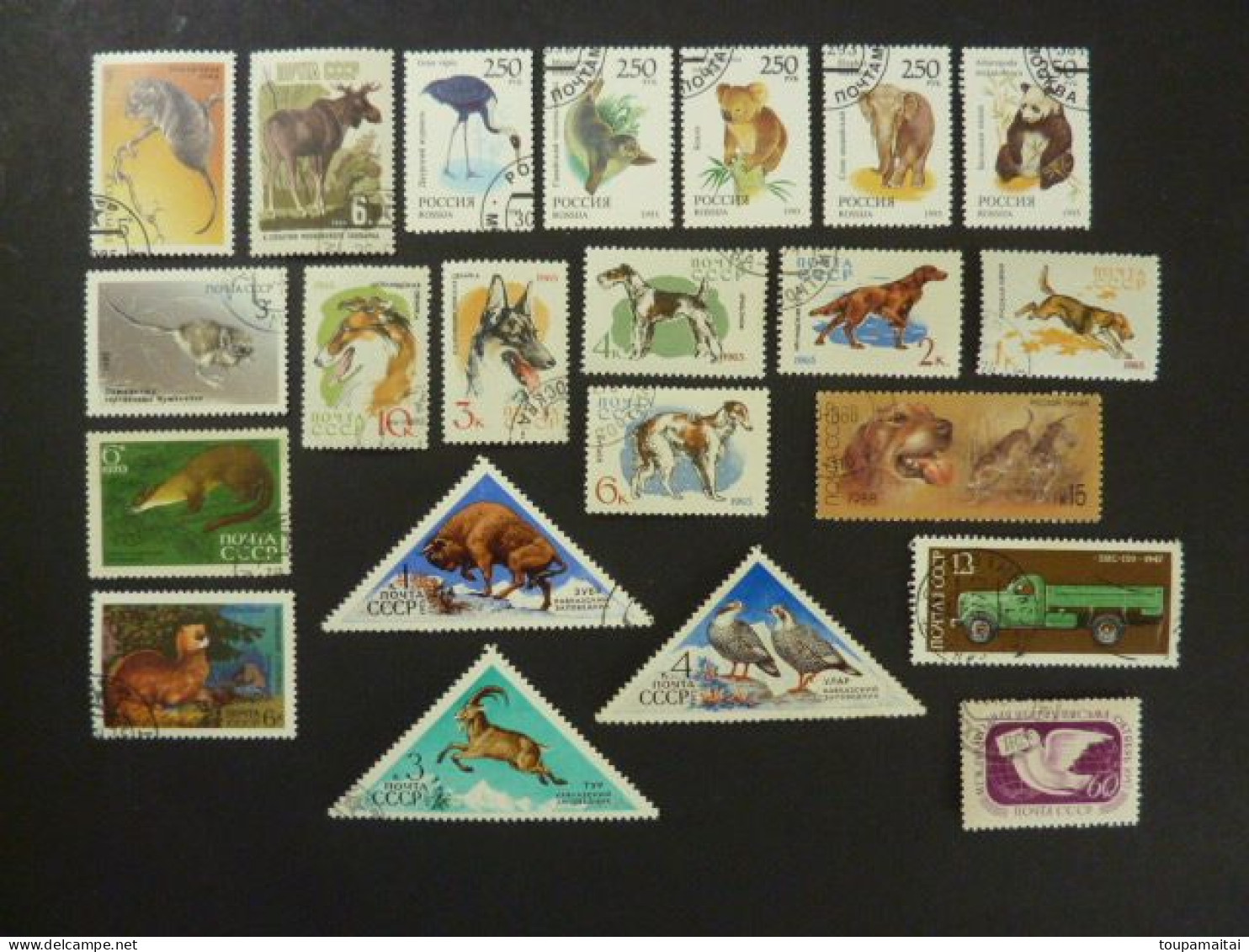 U.R.S.S. LOT de 333 timbres oblitérés tous différents + 25 timbres neufs MNH** tous différents. Voir les 1 photos.
