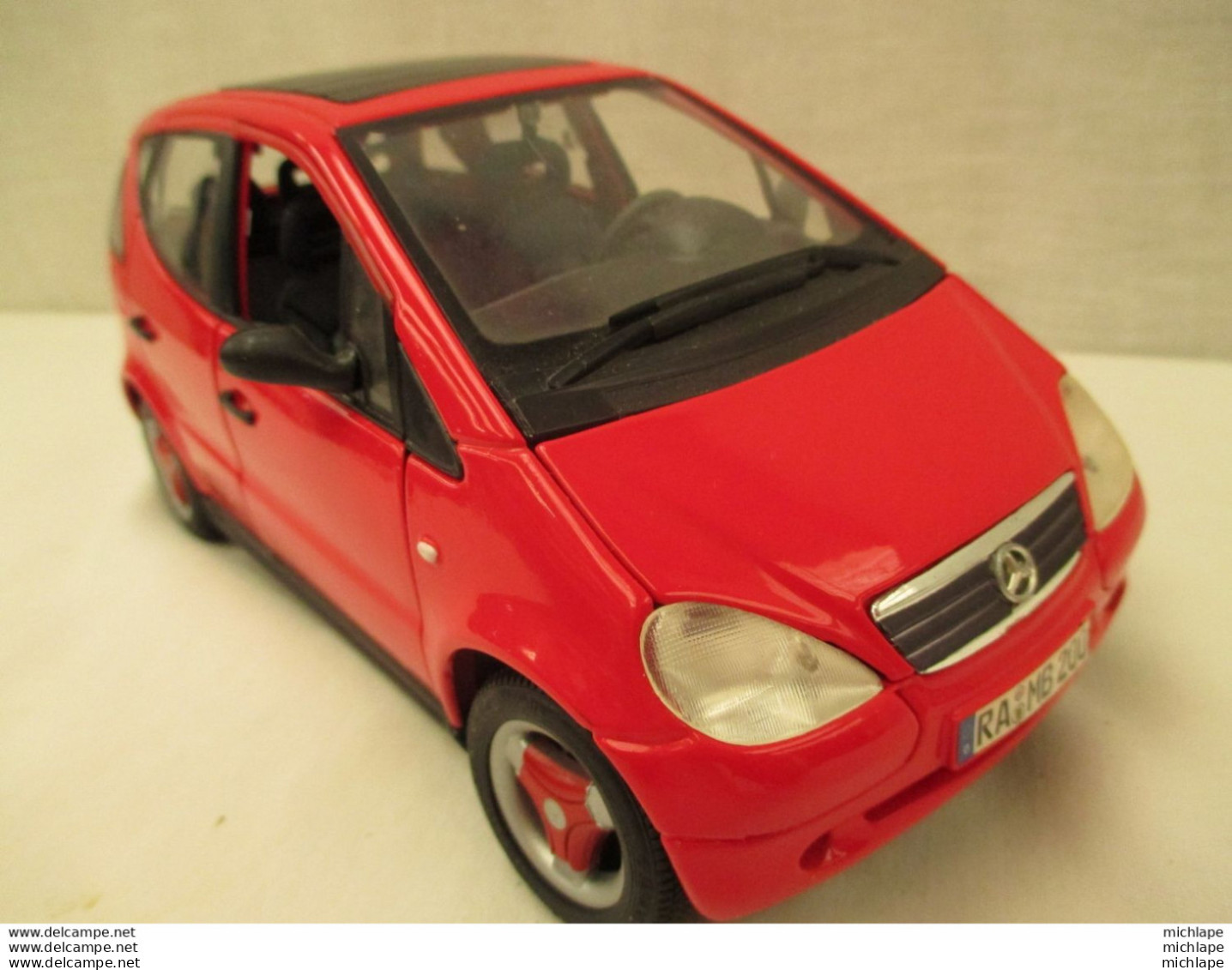 Voiture 1/18 Em  - MAISTO - MERCEDES BENZ- A CLASS - Maisto