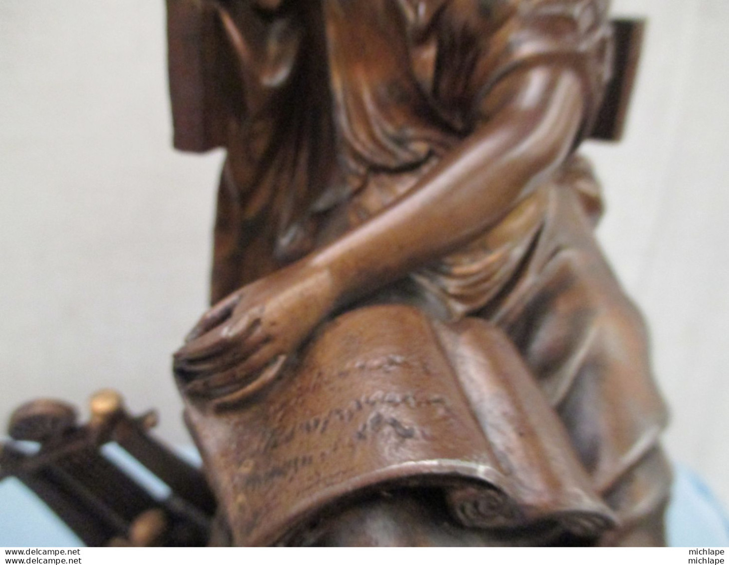 Belle Statuette Regul - LA LECTURE - Femme Assise Signé DORIO Parfait état Haut 28 Cm Poids 2 Kg 4 - Metal