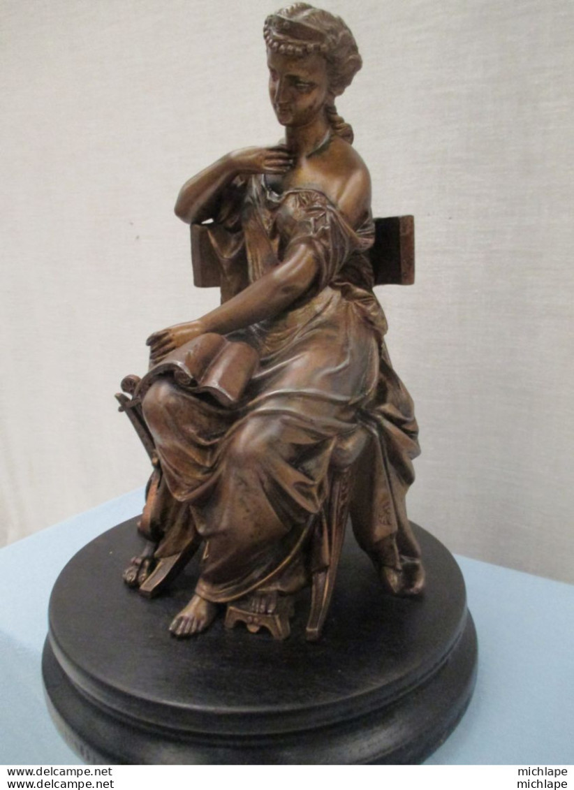Belle statuette regul - LA LECTURE - femme assise signé DORIO parfait état haut 28 cm poids 2 Kg 4
