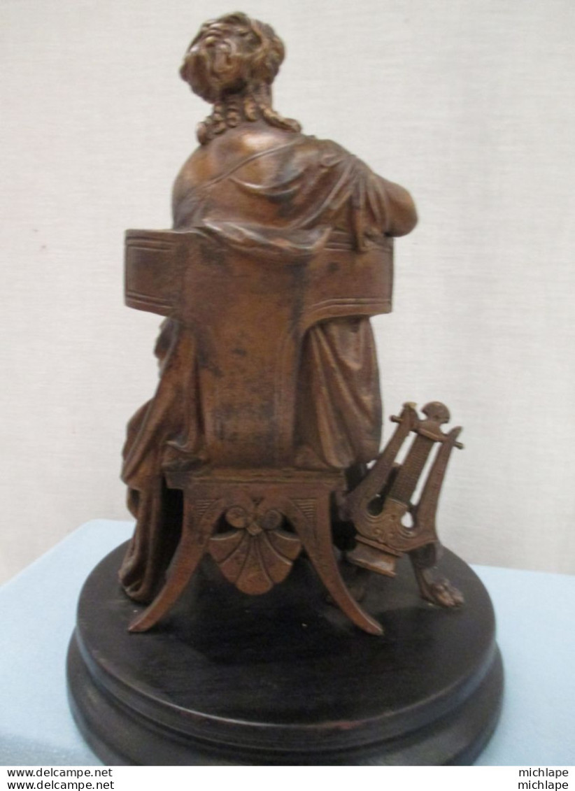 Belle statuette regul - LA LECTURE - femme assise signé DORIO parfait état haut 28 cm poids 2 Kg 4