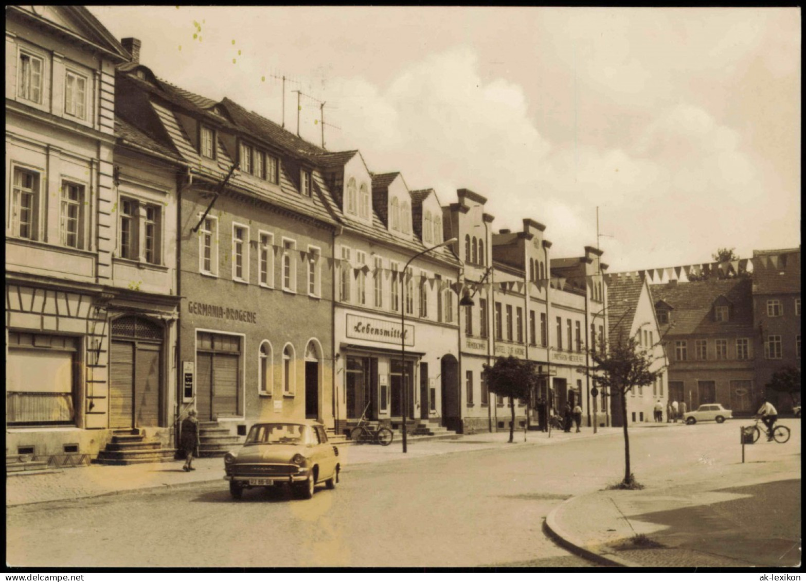 Rothenburg (Oberlausitz) Karl-Marx-Platz, Auto, Lebensmittel-Geschäft 1971/1970 - Rothenburg (Rózbork)