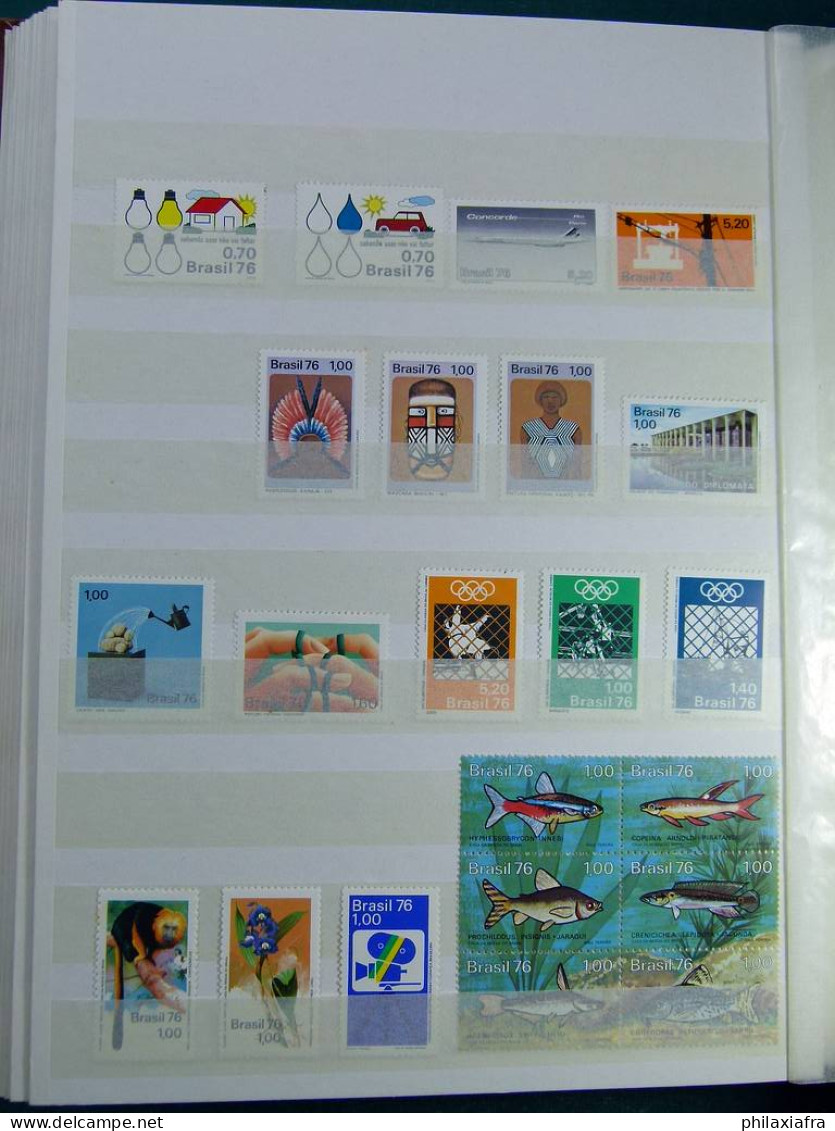 Collection Brésil, de 1967 à 1986, avec timbres neufs ** classificateur