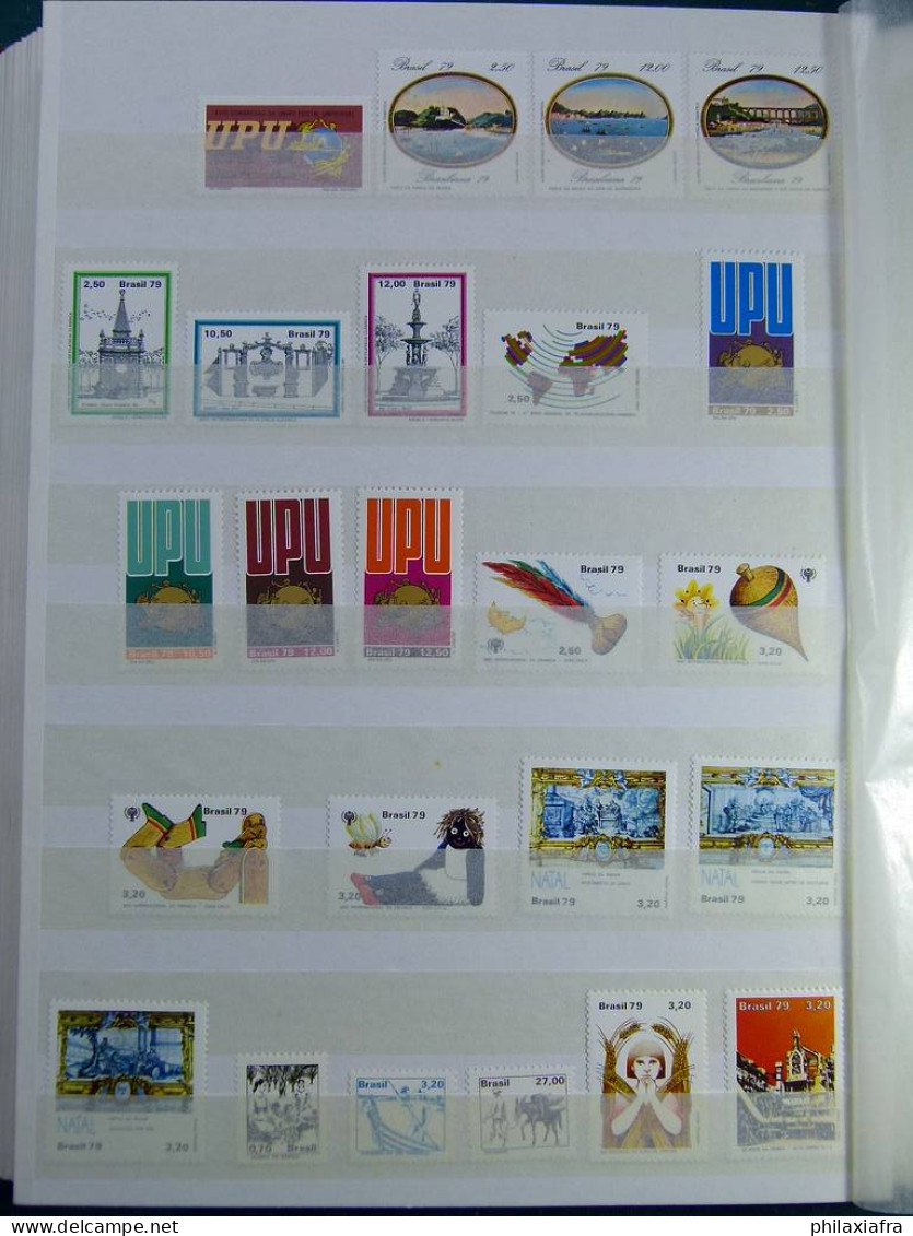 Collection Brésil, de 1967 à 1986, avec timbres neufs ** classificateur