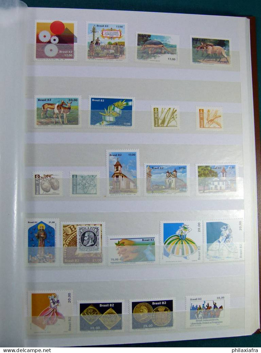 Collection Brésil, de 1967 à 1986, avec timbres neufs ** classificateur