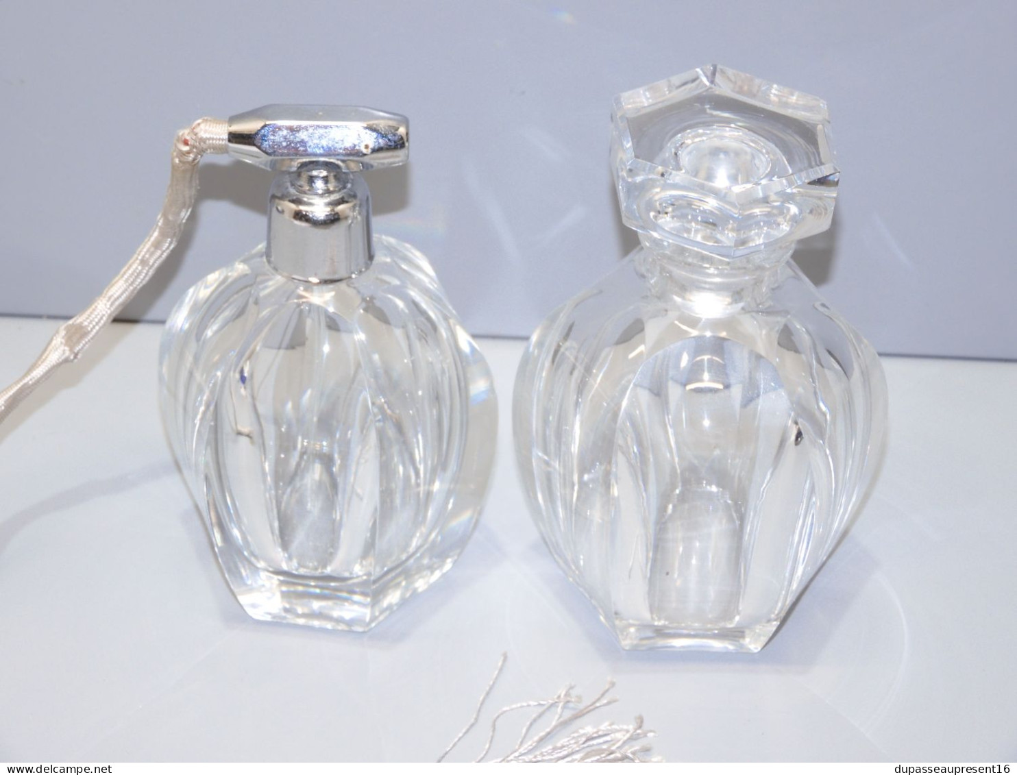 -1 VAPORISATEUR & 1 FLACON CRISTAL SAINT LOUIS Objets De Vitrine Collection    E - Glass & Crystal