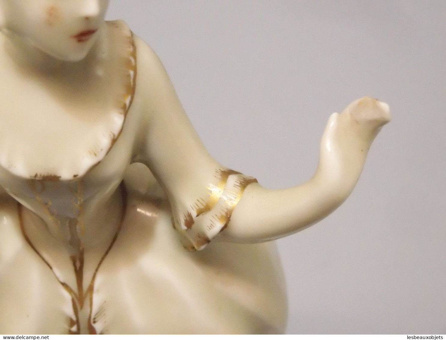 -STATUETTE PORCELAINE De LIMOGES Signée LUCIEN MICHELAUD FEMME ELEGANTE   E - Limoges (FRA)