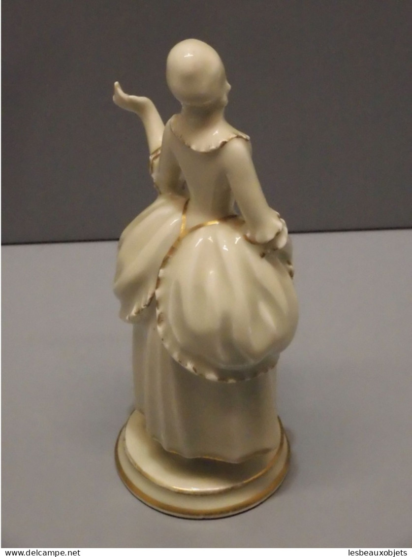 -STATUETTE PORCELAINE de LIMOGES signée LUCIEN MICHELAUD FEMME ELEGANTE   E