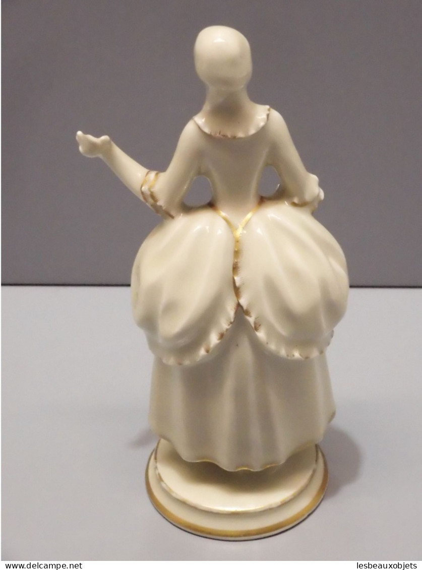 -STATUETTE PORCELAINE de LIMOGES signée LUCIEN MICHELAUD FEMME ELEGANTE   E