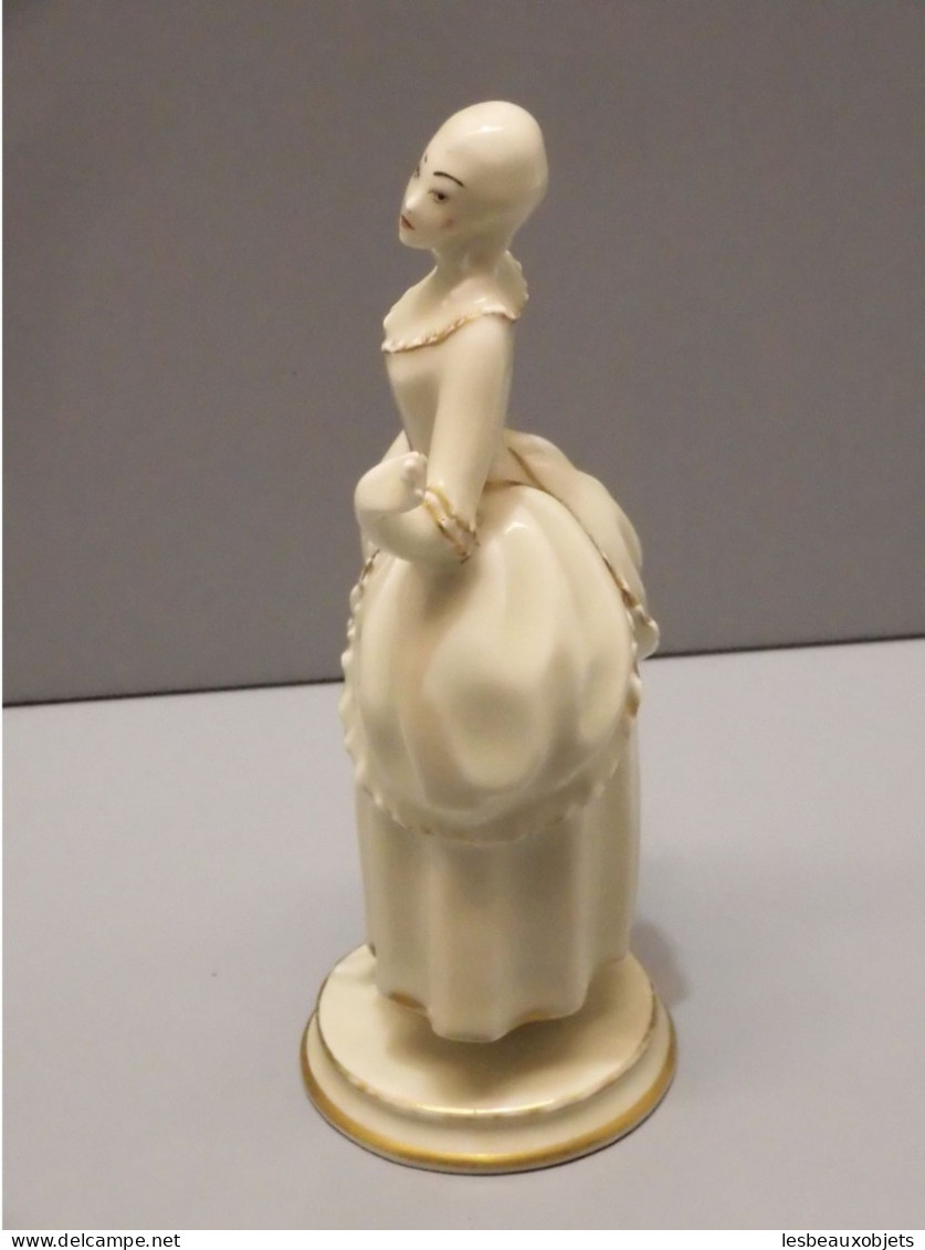 -STATUETTE PORCELAINE de LIMOGES signée LUCIEN MICHELAUD FEMME ELEGANTE   E