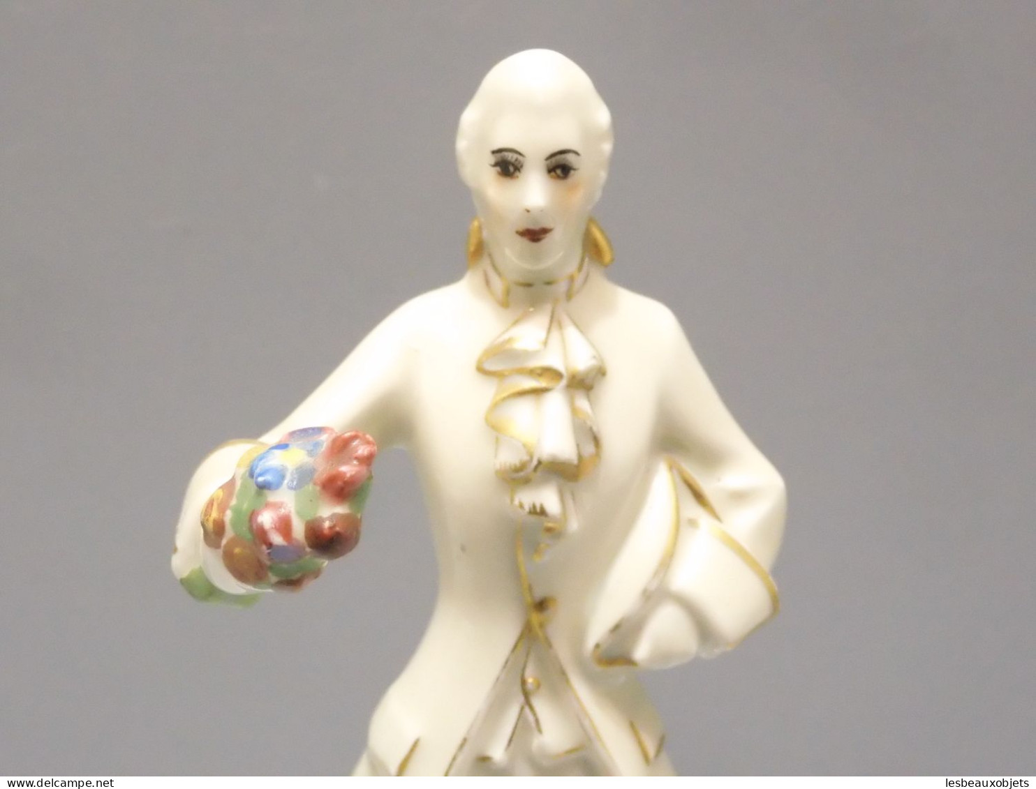 -STATUETTE PORCELAINE De LIMOGES Signée LUCIEN MICHELAUD HOMME ELEGANT   E - Limoges (FRA)