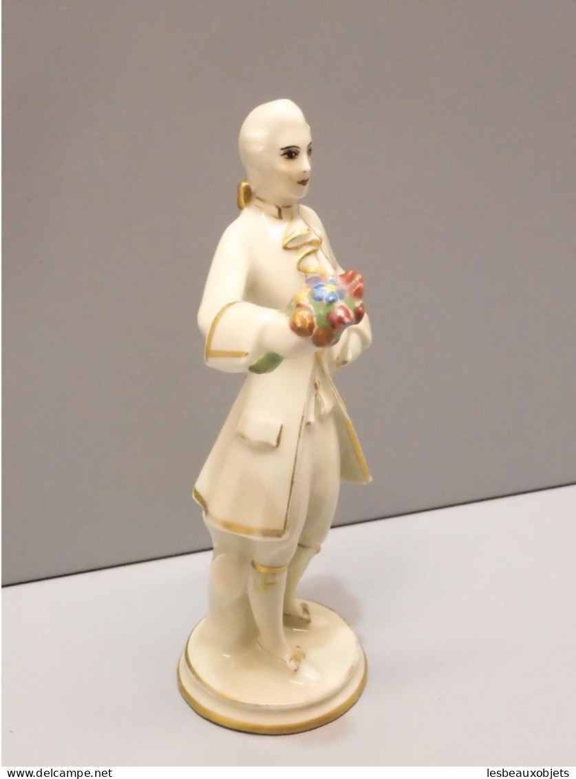 -STATUETTE PORCELAINE De LIMOGES Signée LUCIEN MICHELAUD HOMME ELEGANT   E - Limoges (FRA)