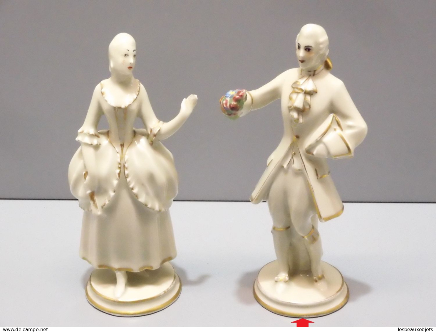 -STATUETTE PORCELAINE de LIMOGES signée LUCIEN MICHELAUD HOMME ELEGANT   E