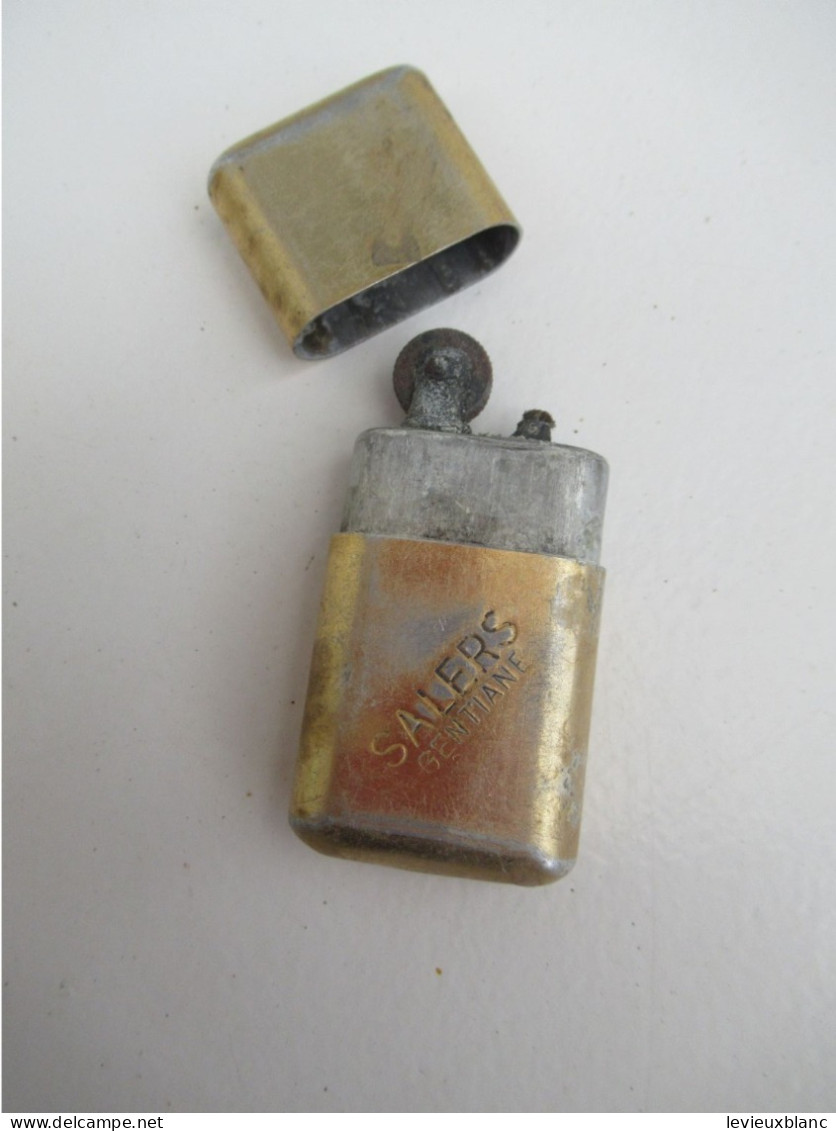 Briquet Publicitaire Ancien Usagé/ SALERS Gentiane/ Hors D'Usage / Métal Doré /Forme Oblongue/Vers 1950    CIG98 - Altri & Non Classificati