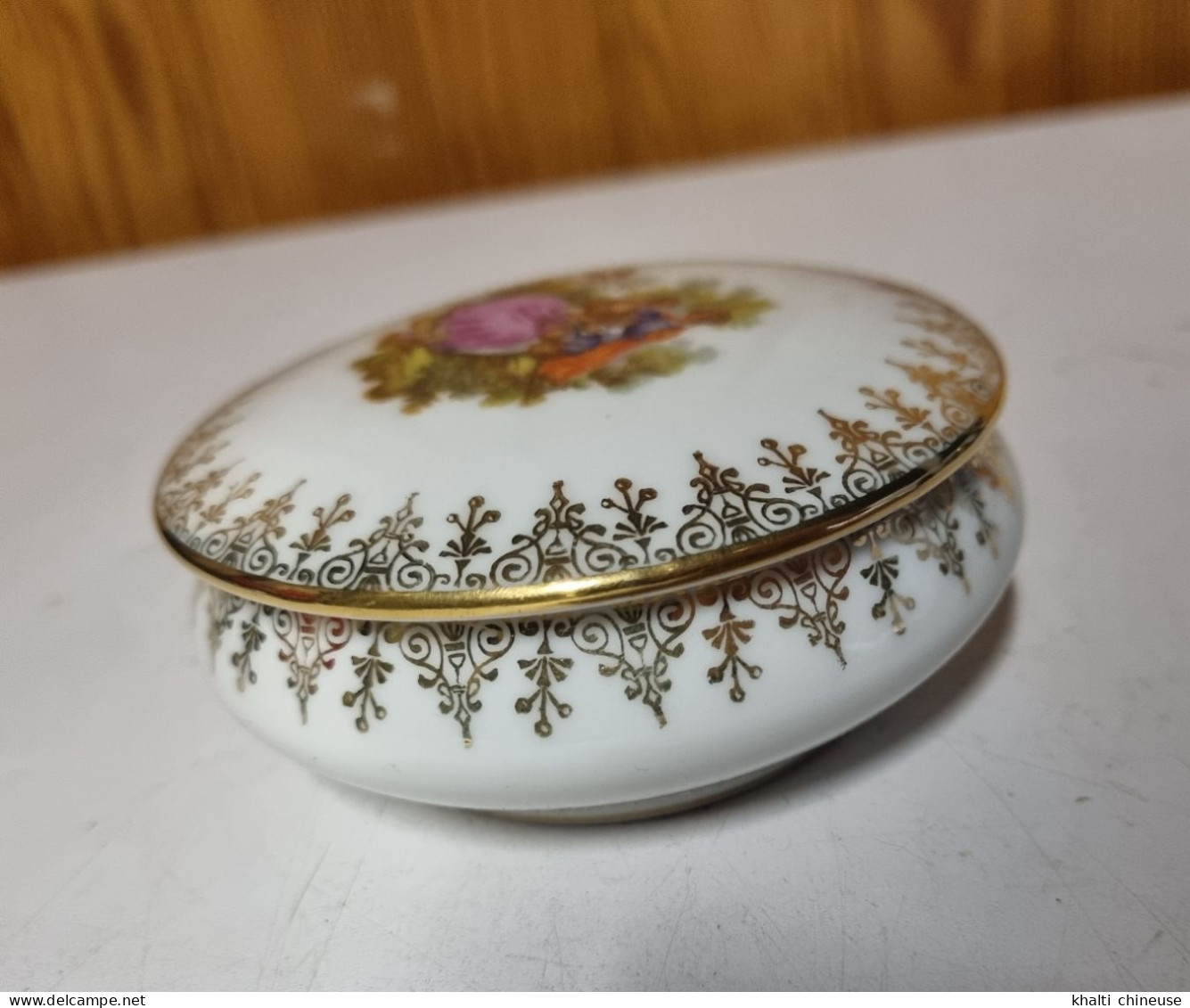 Boite A Bonbon Sucrier Porcelaine Limoges Blanche Et Scène Galante Fragonnard Avec Dorure Ancien - Limoges (FRA)