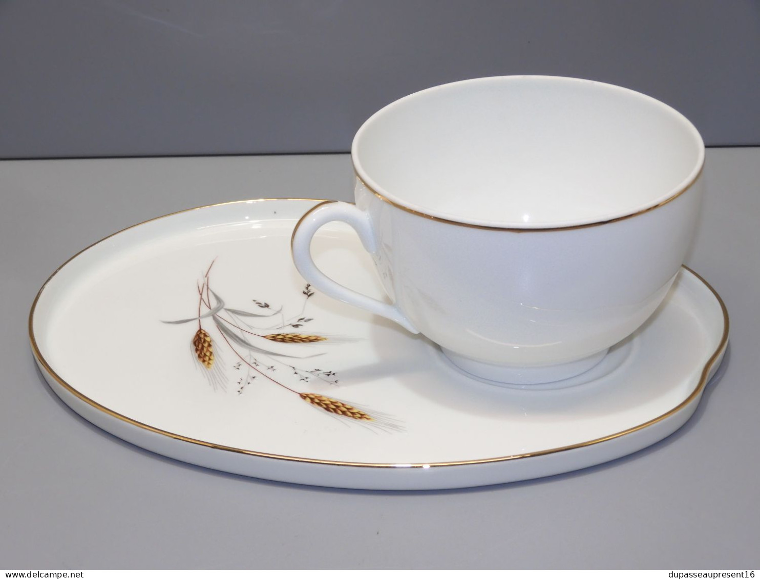 -JOLIE TASSE/BOL & SON PLATEAU PORCELAINE De LIMOGES MP SAMIE EPIS De BLE      E - Limoges (FRA)