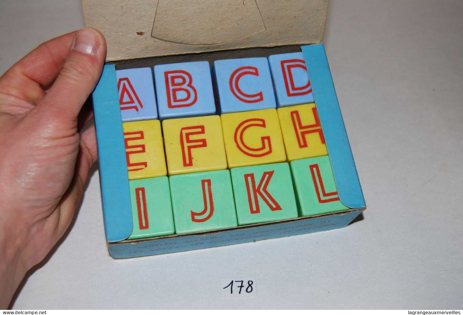 C178 JOUET ANCIEN - Alphabet Bricks - Jeu De Cube - Antikspielzeug