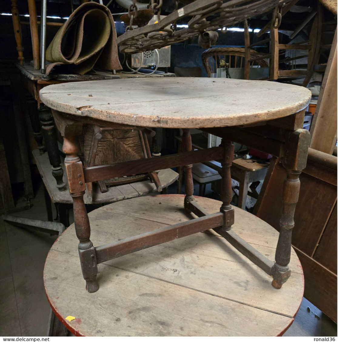 Meuble Belle Table Ancienne Ronde Pied Pliant  époque Louis XIII A Confirmer - Tafels & Bijzettafels