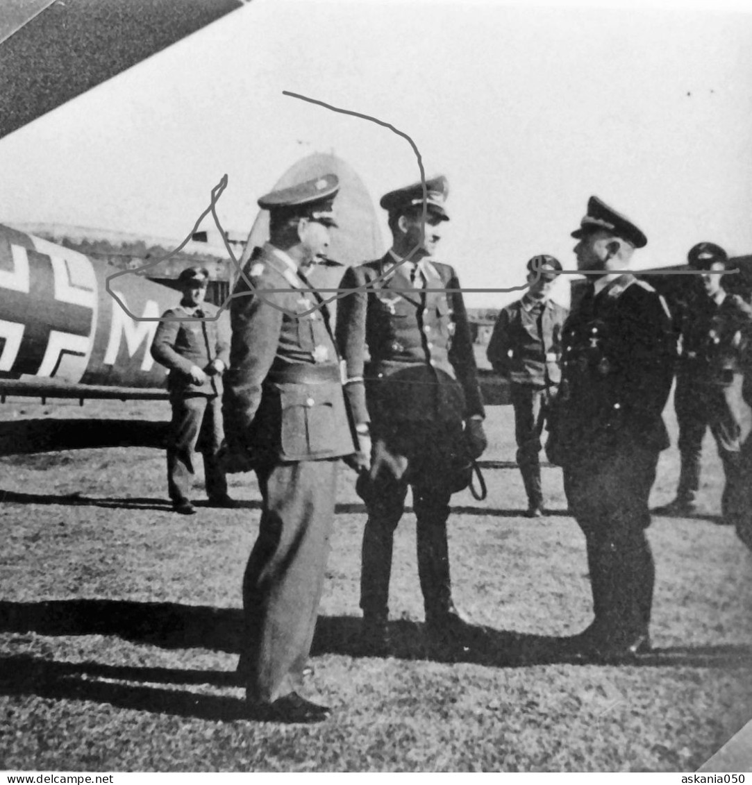 Filmnegativen Aus Den Jahren '70. Der Jagdinspektor Adolf Galland (RKT) Mit Seinem He 111. Luftwaffe - Aviazione