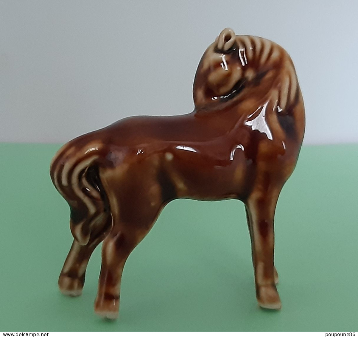 MINIATURE PORCELAINE - UN TRES JOLI CHEVAL, TRES FIN Et ELEGANT   - H 5 Cm - L 5 Cm - Poids : 28 Gr - Animales