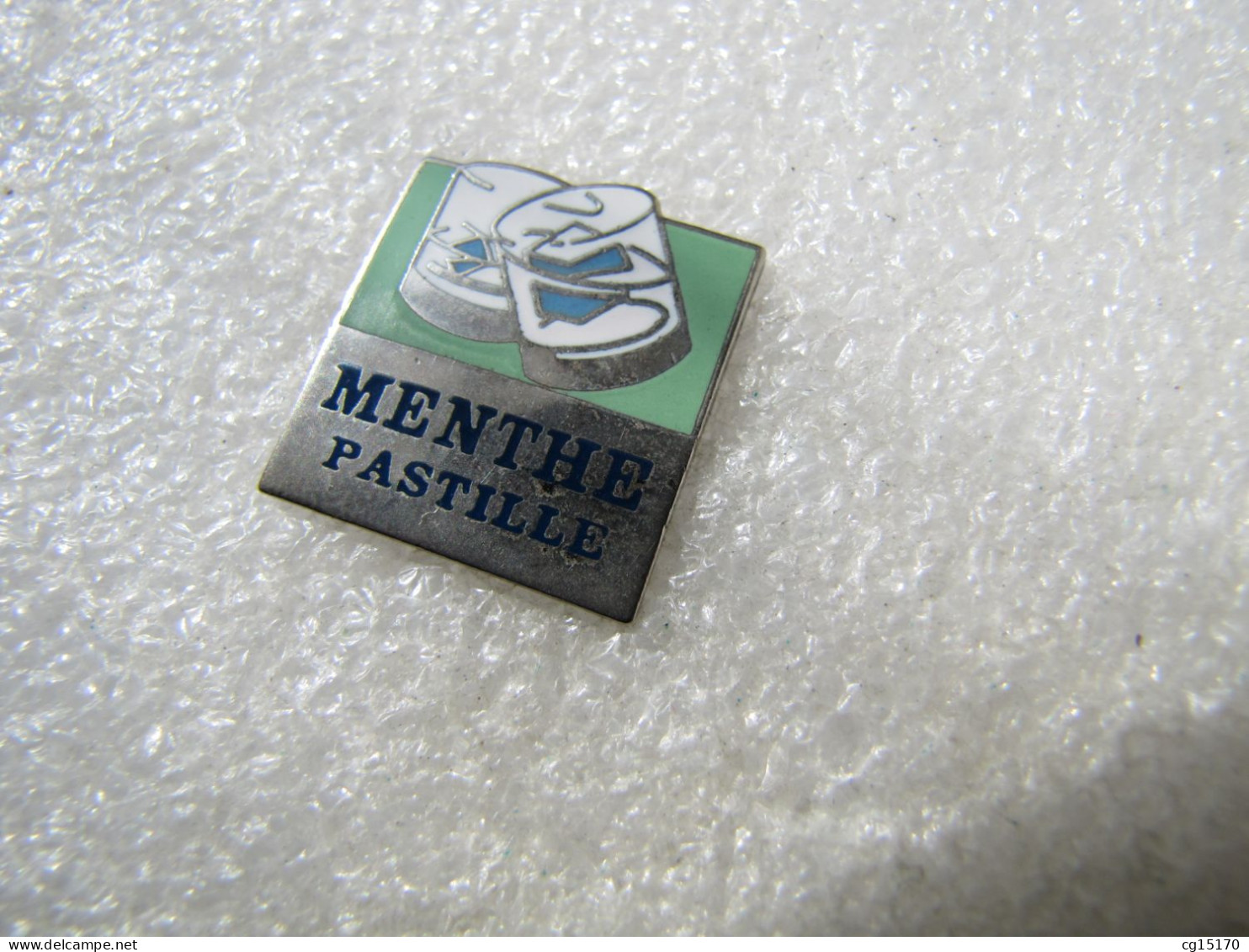 PIN'S    MENTHE  PASTILLE   Email Grand Feu - Levensmiddelen