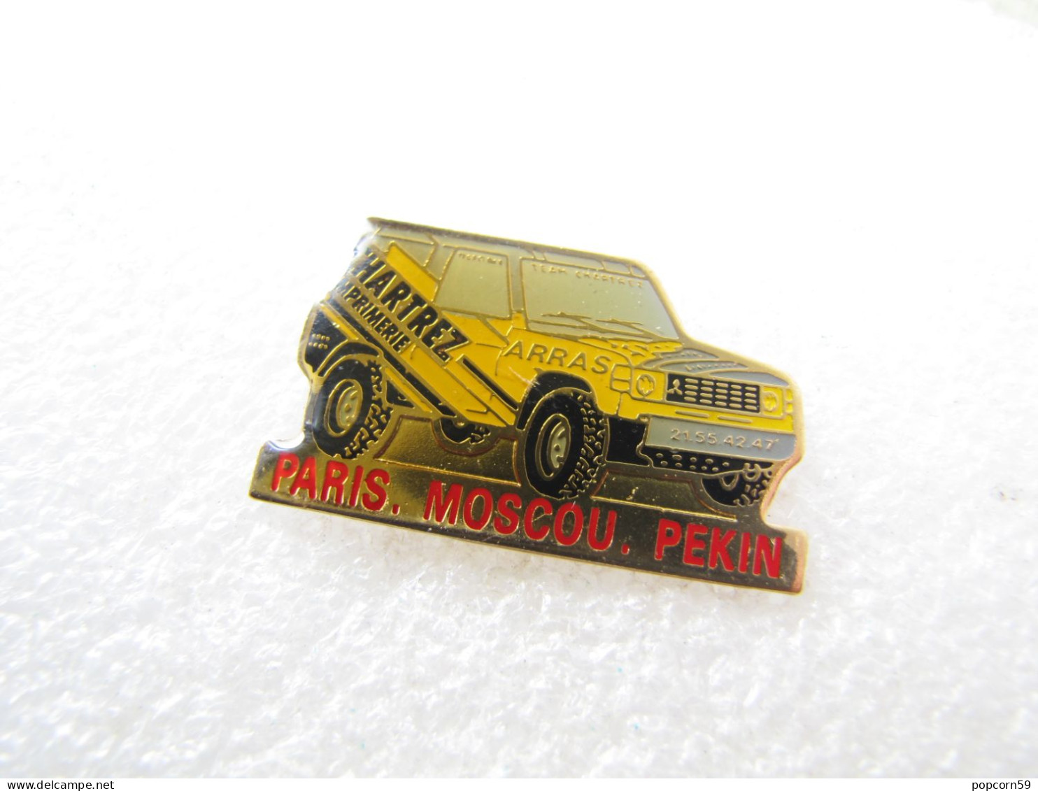 PIN'S   MITSUBISHI  PAJERO   PARIS MOSCOU PEKIN  CHARTREZ  ARRAS - Mitsubishi