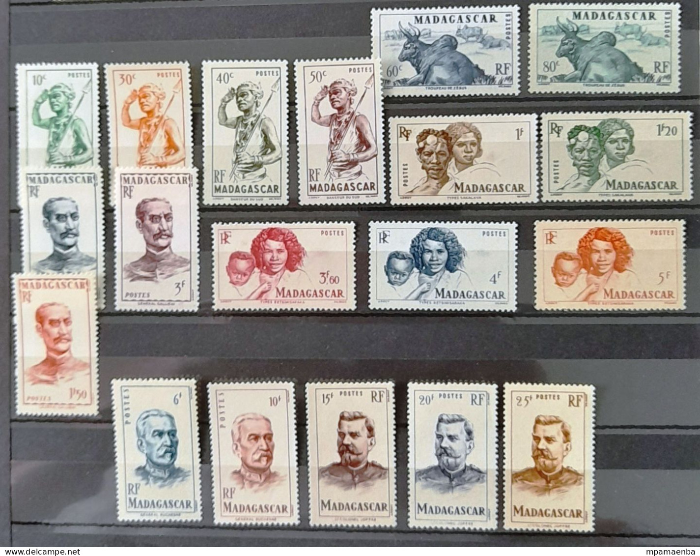 Réunion et Madagascar timbres neufs * * (MNH), une minorité d'oblitérés.