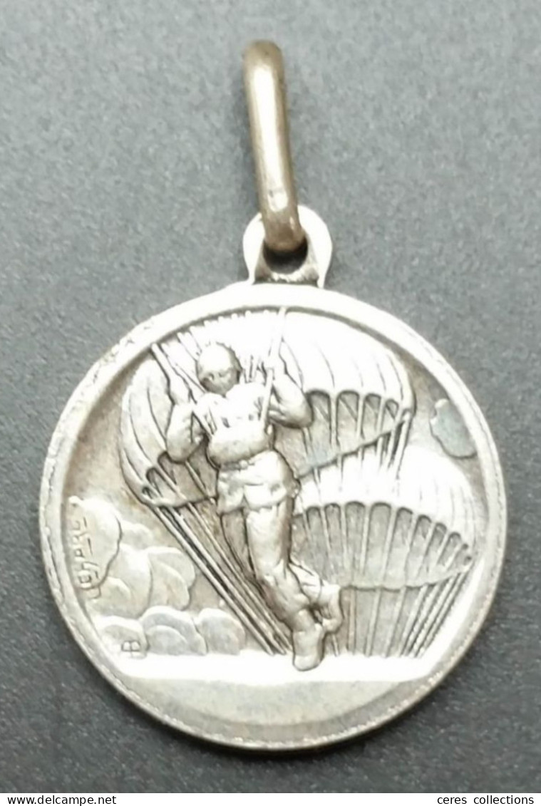 Pendentif Médaille Religieuse Fin XXe "Saint Michel, Patron Des Parachutistes" Religious Medal - Religione & Esoterismo
