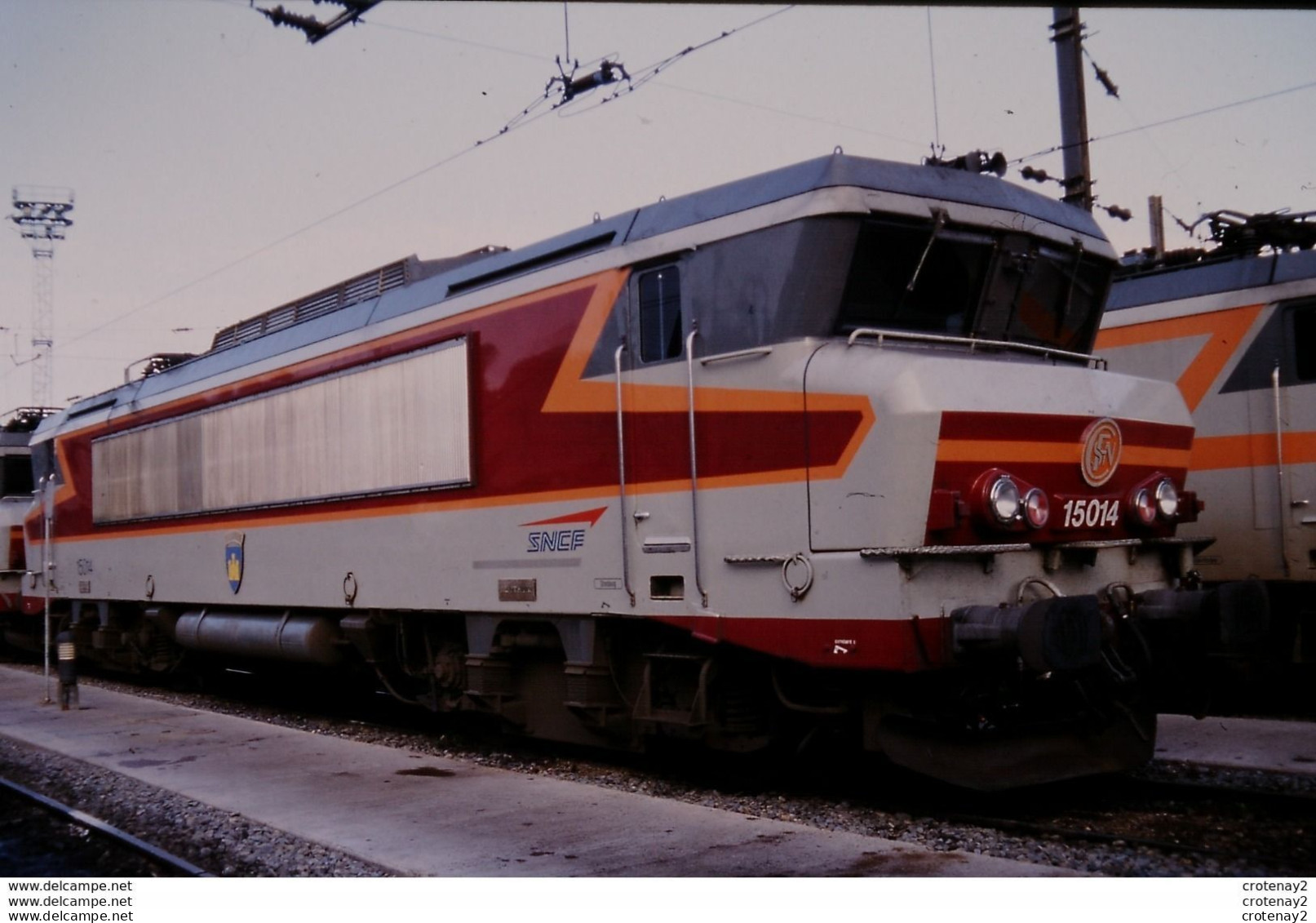 Photo Diapo Diapositive Slide TRAIN Wagon Locomotive Electrique SNCF CC 15014 à La Villette Le 25/11/1997 VOIR ZOOM - Diapositive