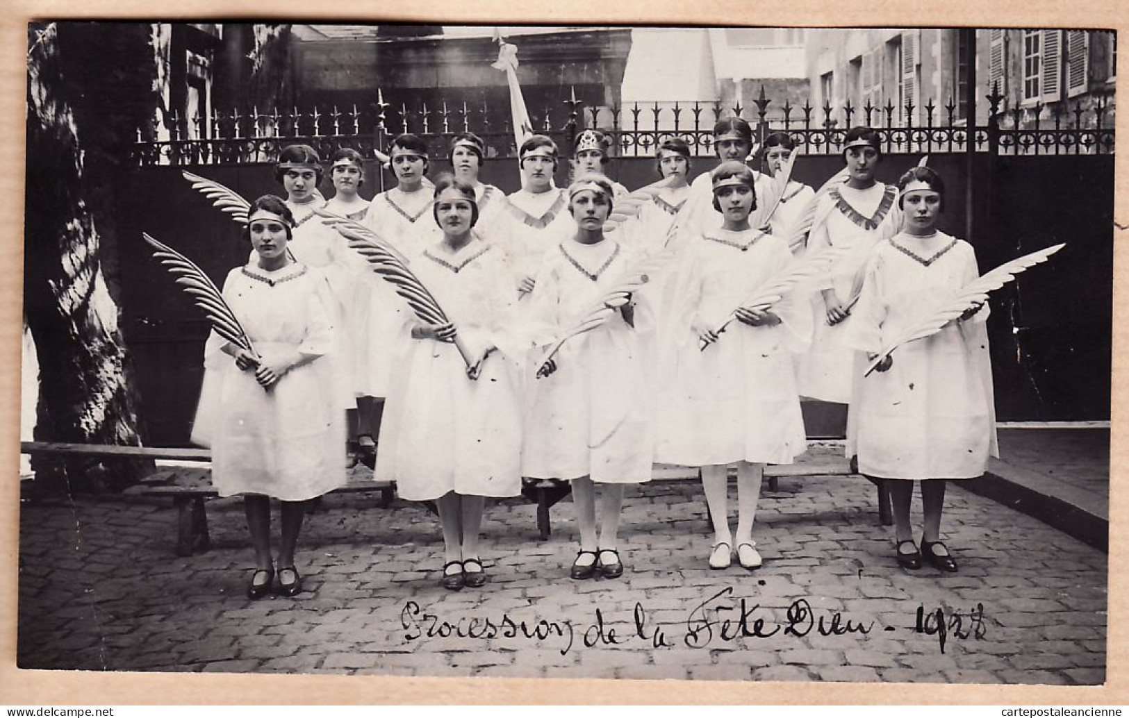 31378 / LES-PONTS-de-CE Lisez Carte Photo 30.07.1928 Cour Pensionnat Expéditrice Procession FETE DIEU ANGERS - Les Ponts De Ce