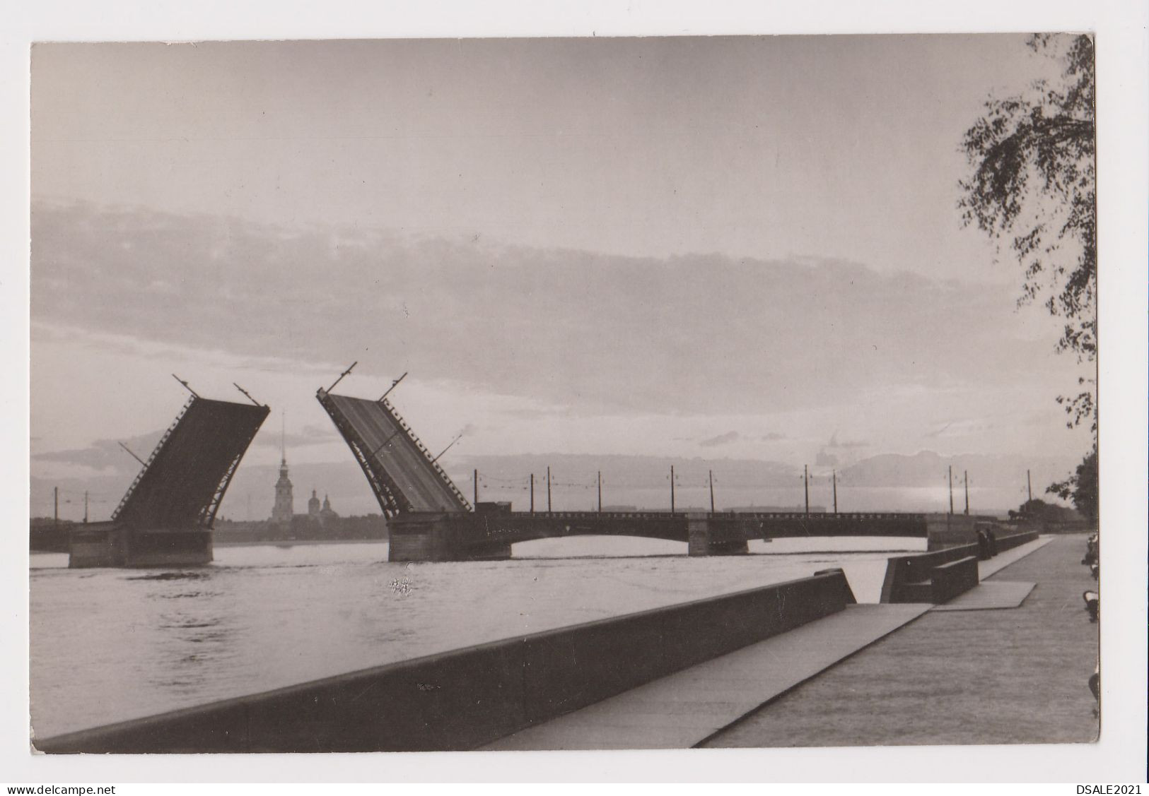 USSR Leningrad River With Lifting Bridge View, 1960s Photo Postcard With Topic Stamp Send Abroad To Bulgaria (41724) - Storia Postale