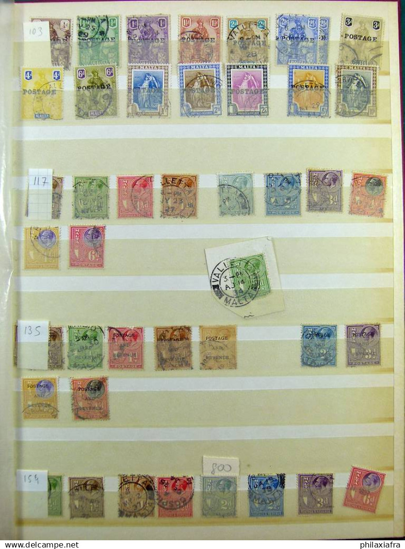 Collection Malte, classificateur, timbres neufs et oblitérés, des classiques