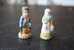 2 FEVES -FIGURINES - PETITS OBJETS DE VITRINE OU DECORATION POUR LA CRECHE -COUPLE - Santons