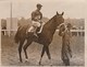 Hippisme Photo New York Times LONGCHAMP 30/4/39 Prix Daru Cheval Gagnant MON TRESOR III Jockey ROCHETTI Rentre Au Padd. - Reiten