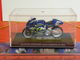 MOTO 1/24 > Suzuki RGV 500 Kenny Roberts JR  2000 (sous Vitrine) - Motorräder