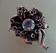 Broche Vintage En Forme De Fleur Avec Cristal De Bohème En Son Centre - Broschen