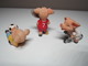 3 COCHONS SPORTIFS NUMÉRO 7 FOOTBALL CYCLISME TENNIS Pour Collection. - Schweine