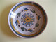 ASSIETTE EN FAIENCE ANCIENNE SIGNEE - DE MALICORNE QUIMPER NEVERS ? - Malicorne (FRA)