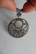 Superbe Grand Pendentif Rond Style Art Nouveau En Argent Et Marcassites Décor Papillons - Pendants