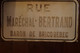 PLAQUE EMAILLEE DE RUE Ancienne - Rue Du Maréchal-Bertrand (Baron De Bricquebec) - Indications