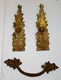 LOT DE 2 ANCIENS FRONTONS DECORATION MEUBLES + POIGNEE EN BRONZE TRES CISELE TBE - Andere & Zonder Classificatie