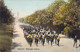 CPA Royaume Unis - Angleterre - Hampshire - Aldershot - Wellington Avenue - Colorisée - Illustration - Parade - Musique - Sonstige & Ohne Zuordnung