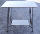 Delcampe - *TABLE DESSERTE VINTAGE FORMICA CLAIR Couleur PEU COURANTE Pieds EIFFEL 1960    E - Tafels & Bijzettafels