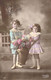Fantaisie - Enfants - Un Garçon Et Une Fille Portent Un Pot De Fleurs - Myrka - Carte Postale Ancienne - Ritratti
