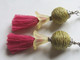 Boucles D'oreilles Pendantes, Bijou Fait-main, Pompon Rose Fuchsia, Fleur Lucite, Perle Indienne Textile, Bijou Funky, C - Boucles D'oreilles