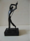 Joueur De Golf En Bronze Sur Socle En Bois - Bronzes